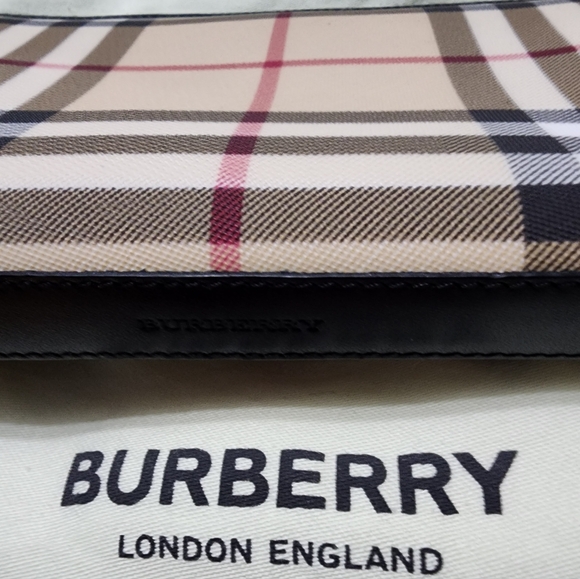 BURBERRY BRAND-NEW GIANT WALLET ORGANIZER comes with dustbag and COA - Picture 10 of 16